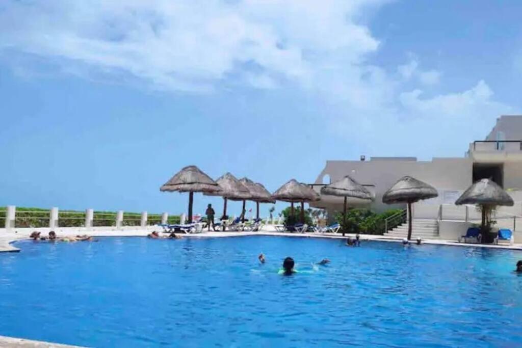 Amazing Beachfront Apartment Cancun Exterior photo