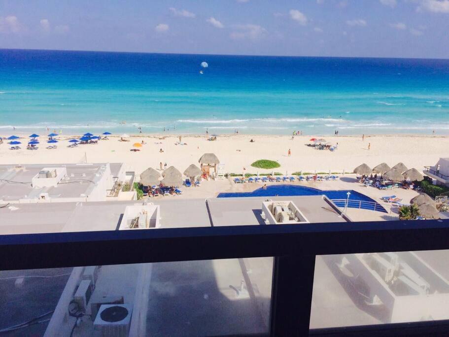 Amazing Beachfront Apartment Cancun Exterior photo
